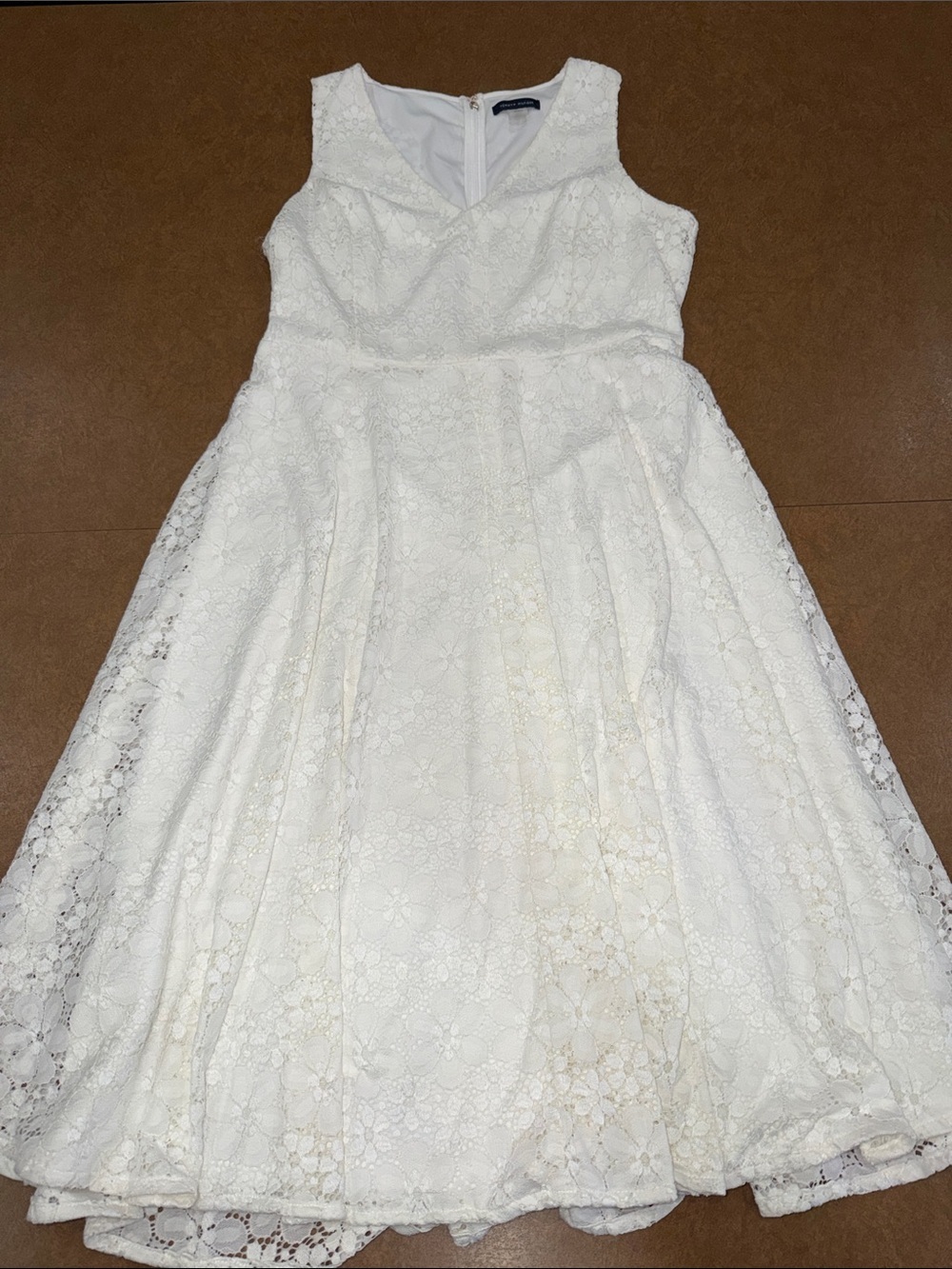 Tommy Hilfiger VNeck • Off White Lace • Midi Fit-and-Flare Dress • Lined • Size8
